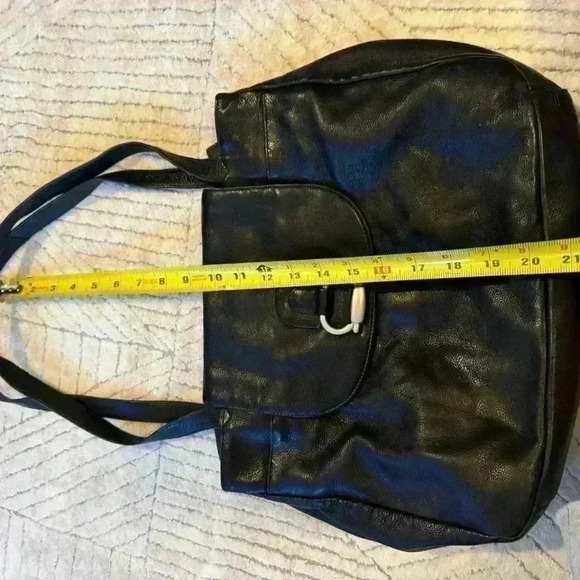 Kenneth Cole soft black leather purse - Picture 2 of 6